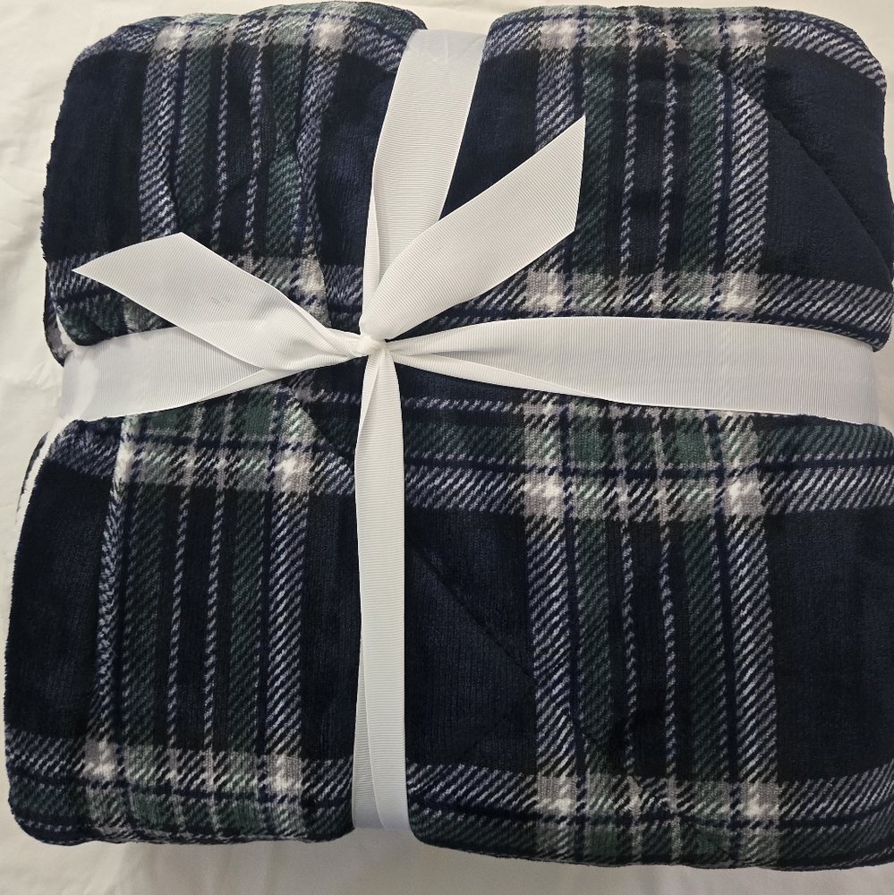 SHERPA Plaid Fleece Blanket - Navy and Green Reversible
